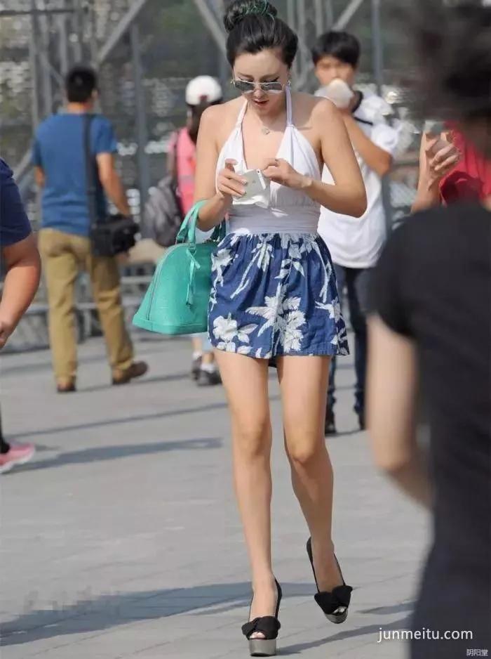 街拍美少妇记性不好,可以理解!