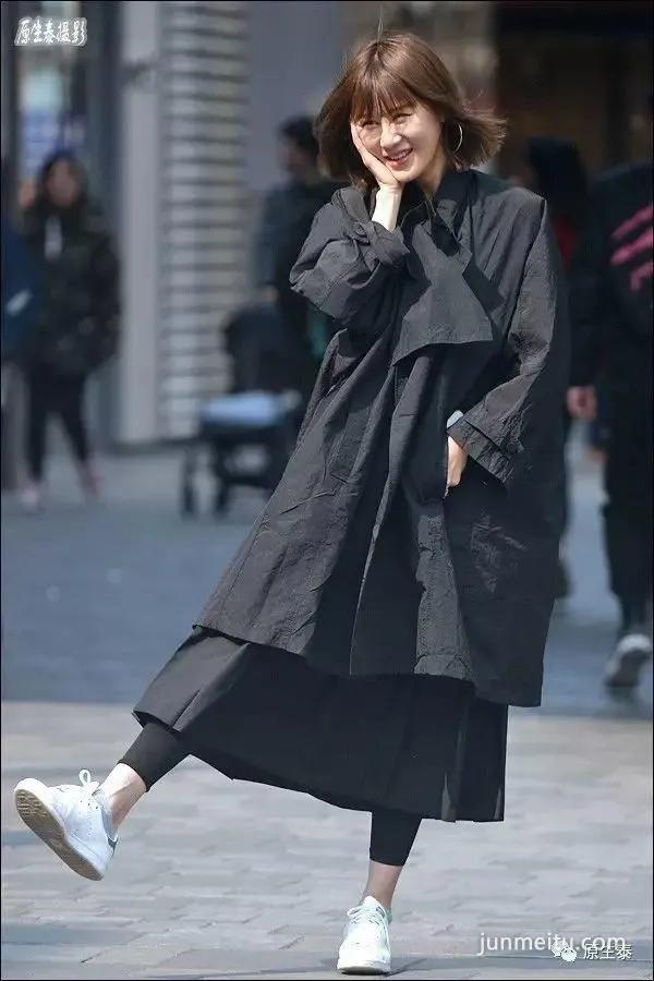 街拍霸气大长腿美女傲视群芳！（组图）