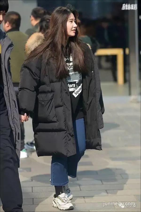 街拍春季美女二八月乱穿衣,颠覆你想象!(组图)