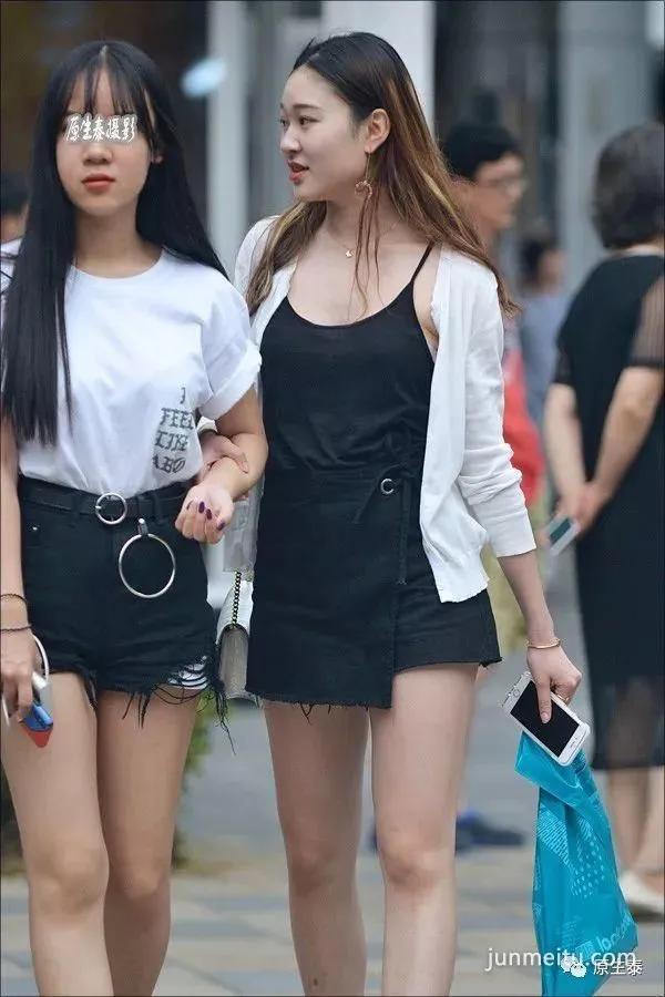 街拍传说中的魔鬼身材，盛夏显露正当时！