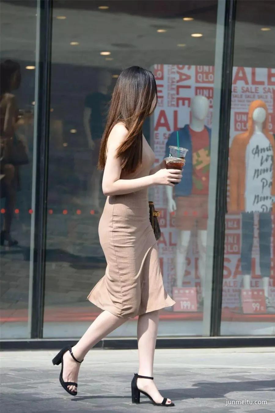 街拍连衣裙美女，你怎么可以这么美