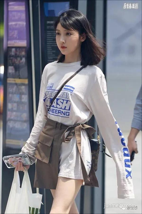 街拍夏日清凉性感美女，太晃眼了吧？