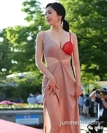 高开叉裙性感霸气湿露 诱惑迷人