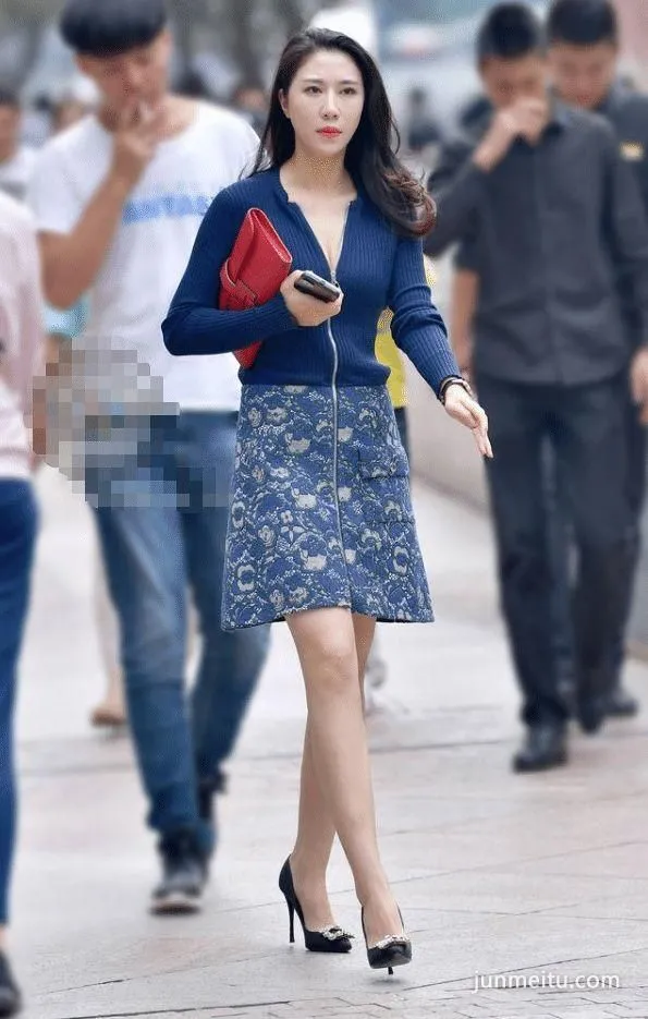 滚叔街拍这才是成熟女人该有的姿态