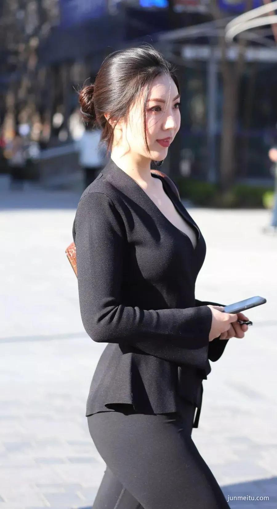 街拍第一站90后校花看着你好养眼啊,有多少人会为她心动?