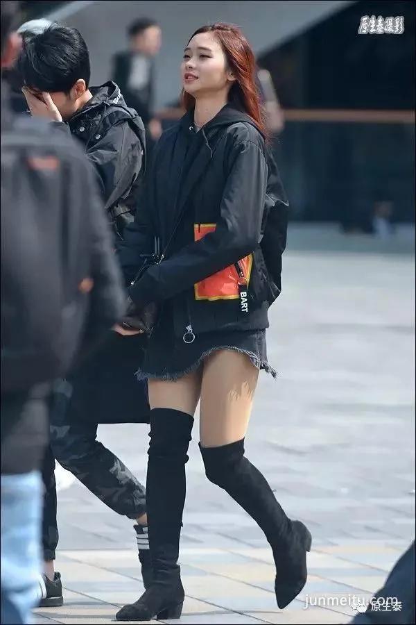 街拍霸气大长腿美女傲视群芳！（组图）