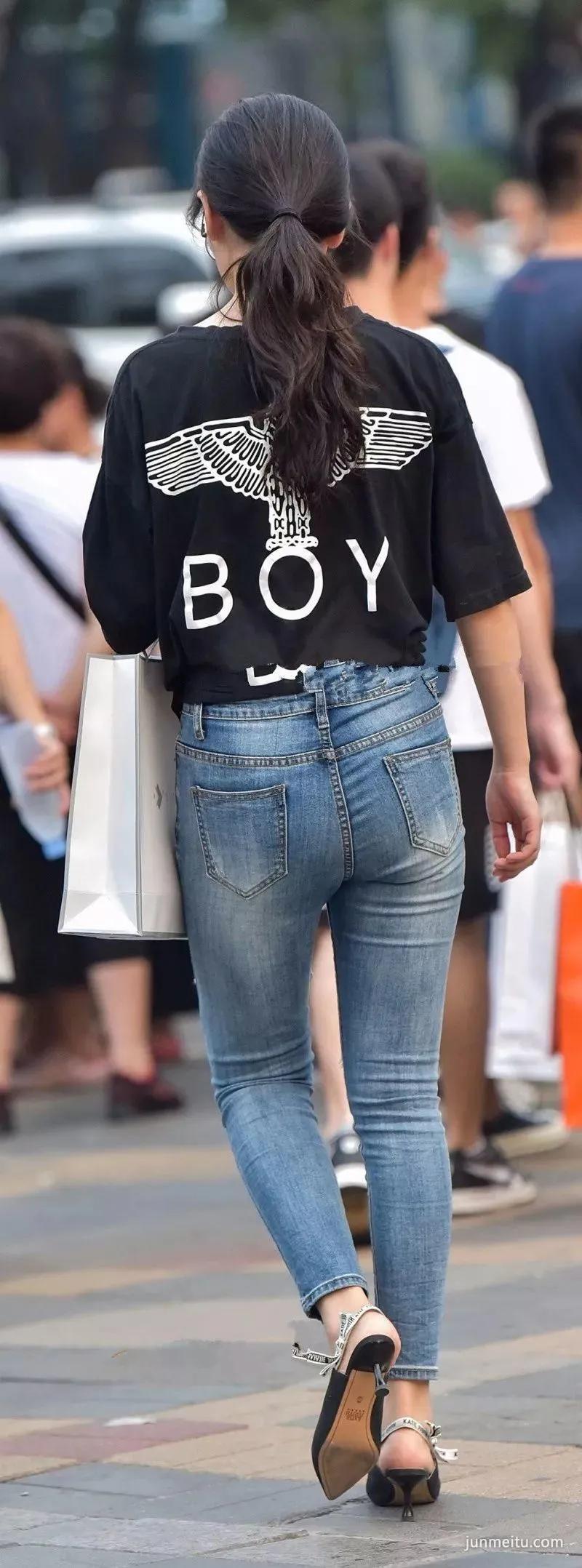 高挑紧身牛仔裤大长腿气质漂亮美女