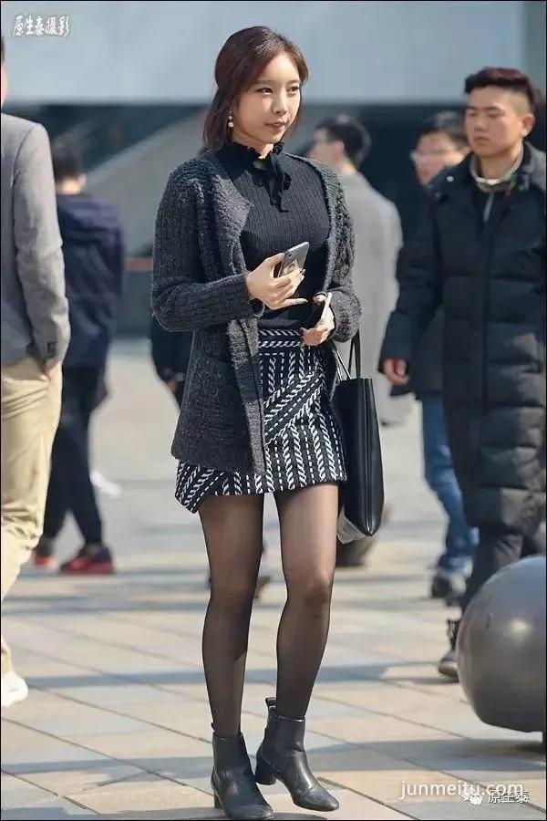 街拍春季美女二八月乱穿衣,颠覆你想象!(组图)