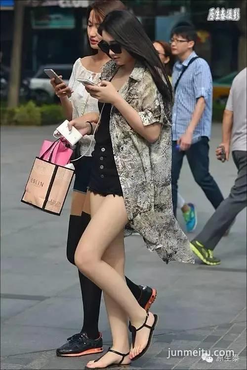 街拍潮女性感尺度该如何把握?(组图)