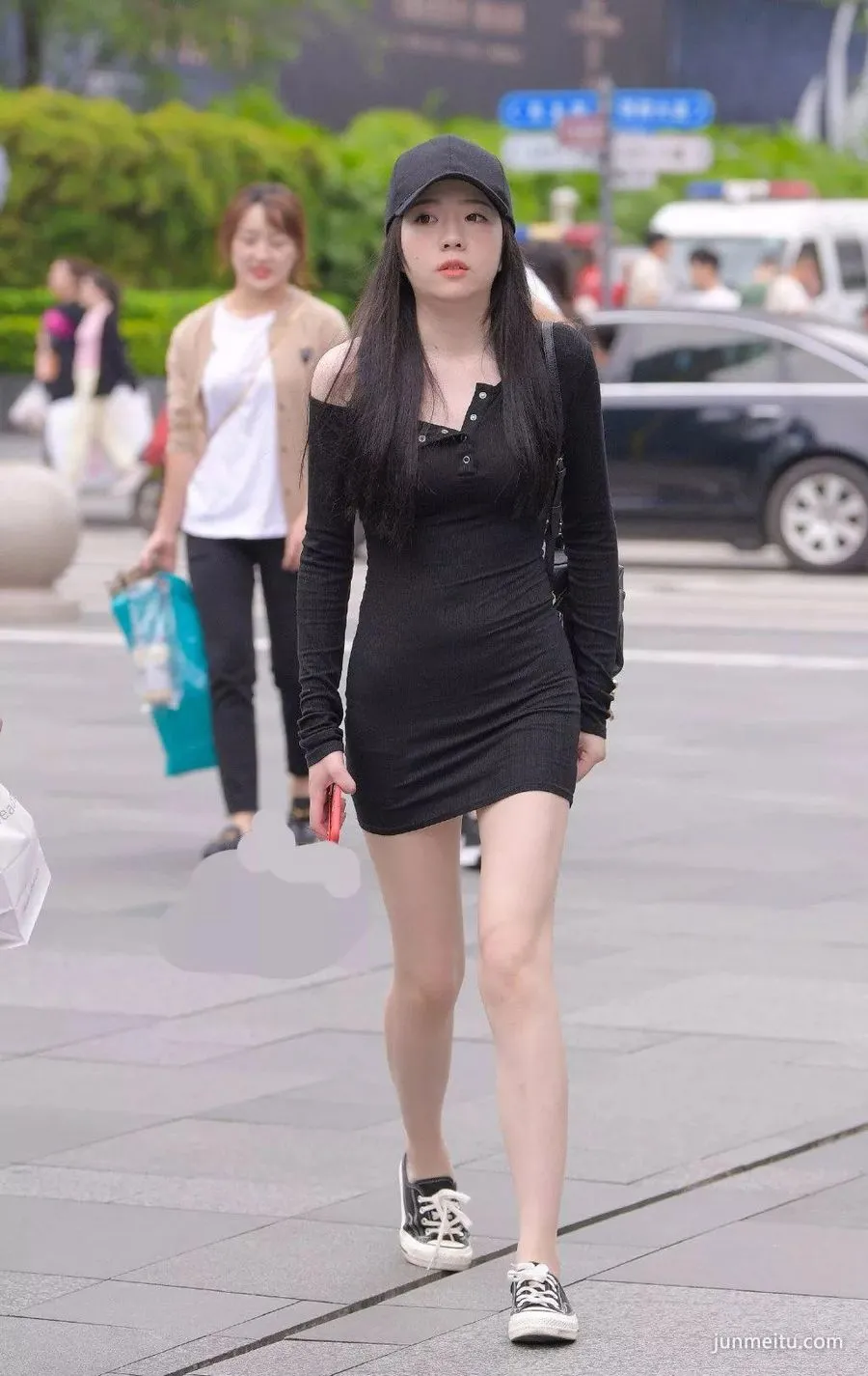 街拍这个小姐姐，各方面刚刚好