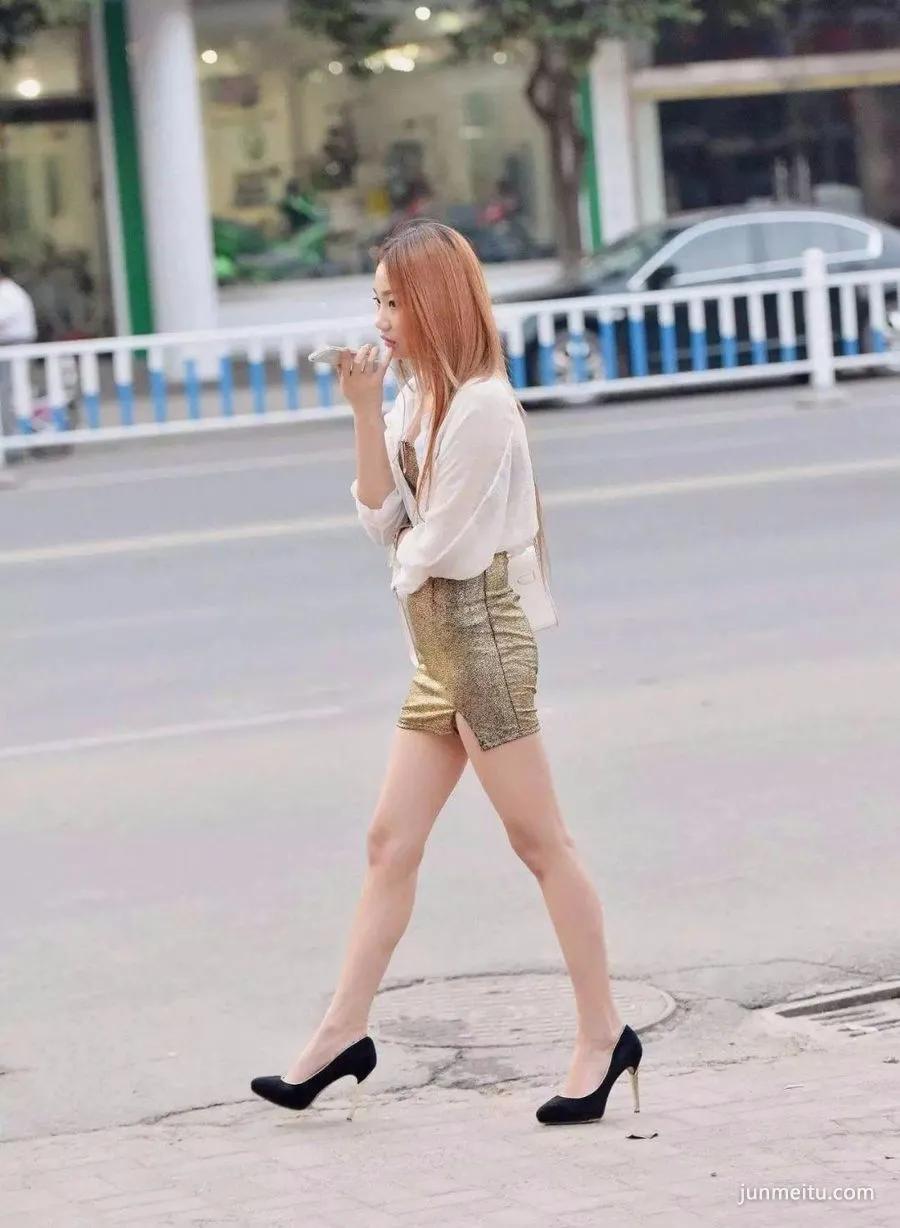 街拍白皙美腿性感美女