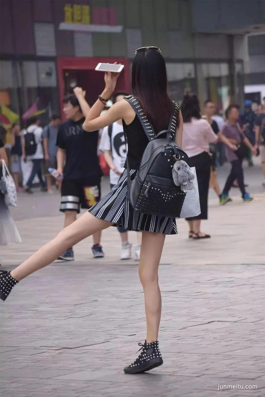 街拍三位好身材时尚美丽白皙玉腿气质妹纸各有风味