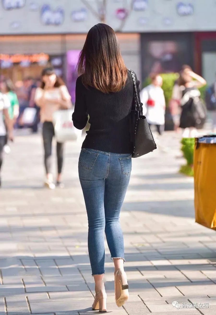 街拍身材好，颜值高