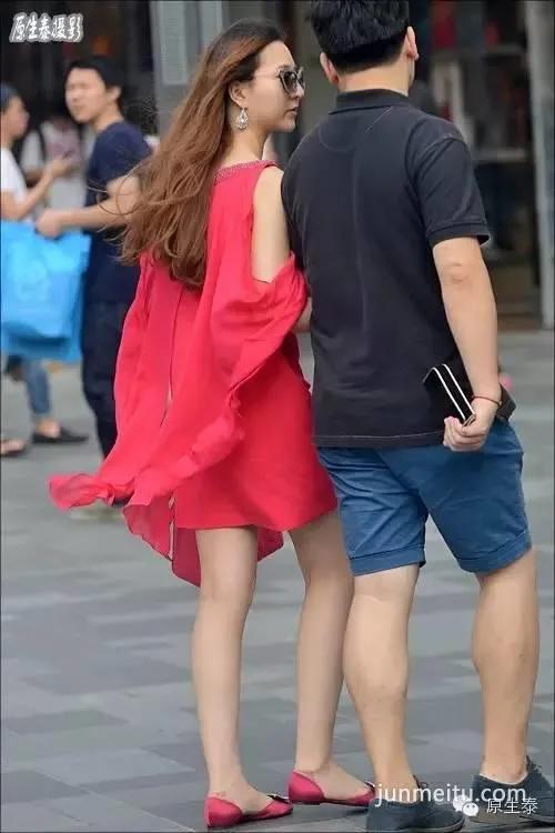 街拍潮女性感尺度该如何把握?(组图)