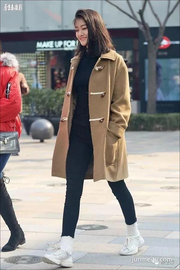 街拍早春美女迷人的风韵，竟然是这样打造的！