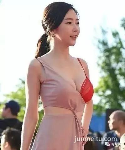 高开叉裙性感霸气湿露 诱惑迷人