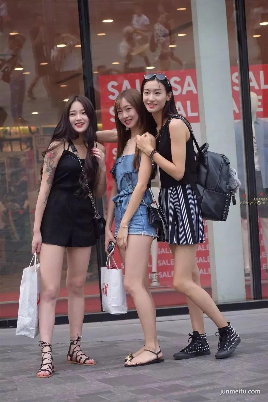 街拍三位好身材时尚美丽白皙玉腿气质妹纸各有风味