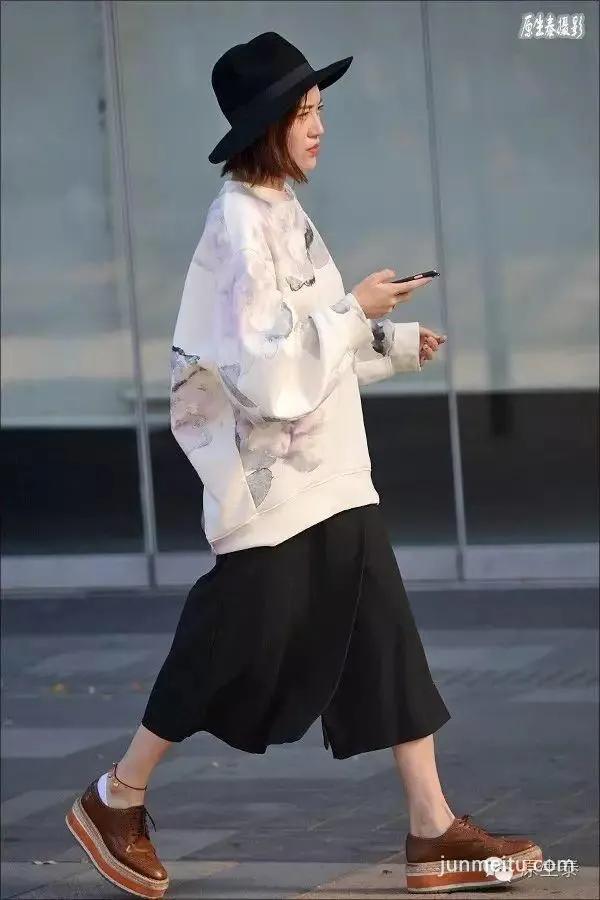 街拍美女身材好颜值高,走哪都惹眼!(组图)