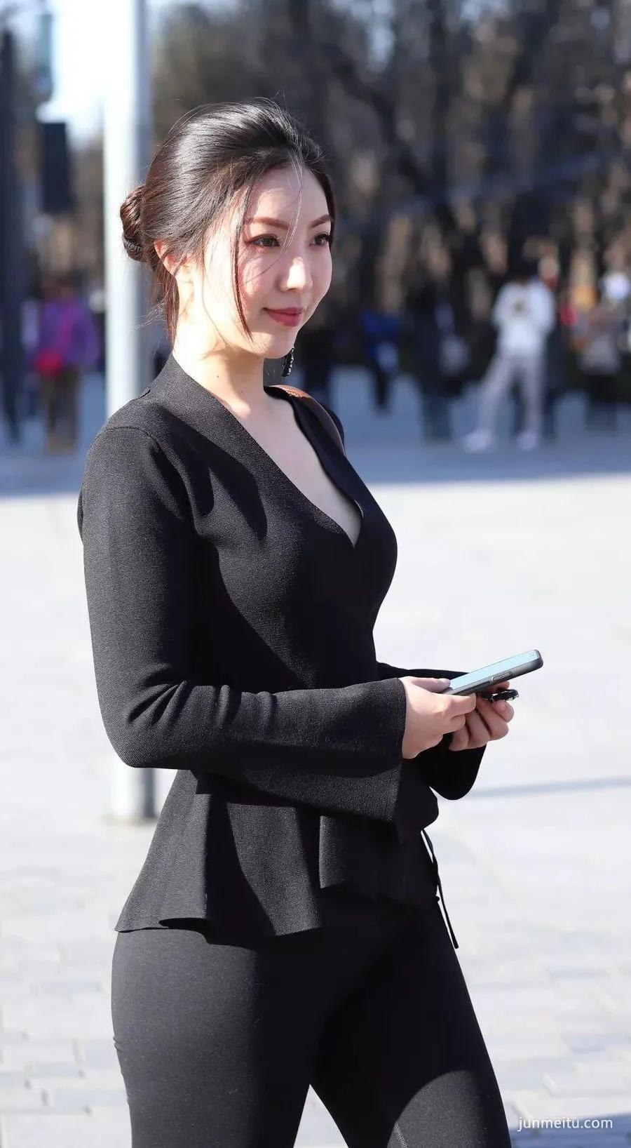 街拍第一站90后校花看着你好养眼啊,有多少人会为她心动?