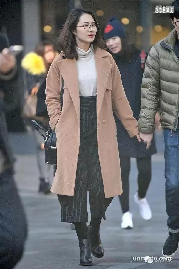 街拍美女身材好颜值高,走哪都惹眼!(组图)
