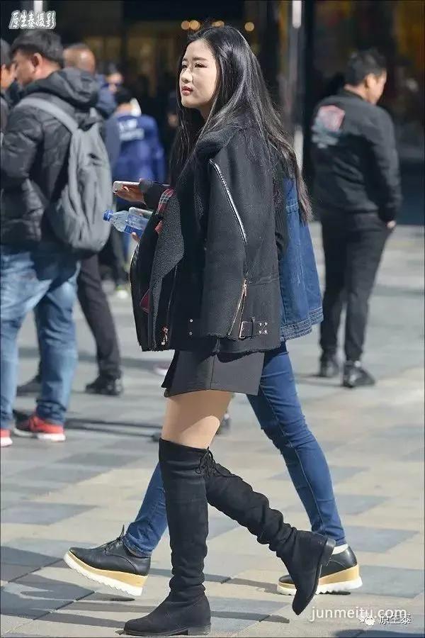 街拍春季美女二八月乱穿衣,颠覆你想象!(组图)
