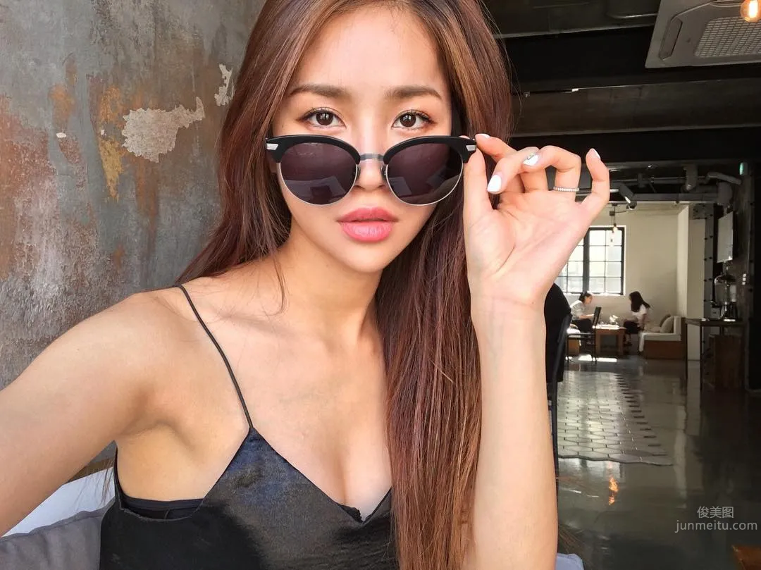 Jess- 超正脸蛋与浑圆美臀