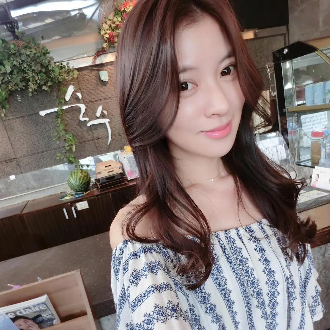 知性气质美女张子蕾 无辜大眼美照迷死人