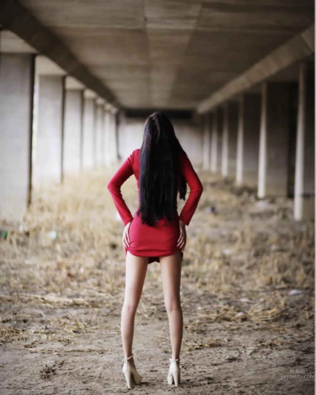 韩国美女조달쏭 街头性感写真美图