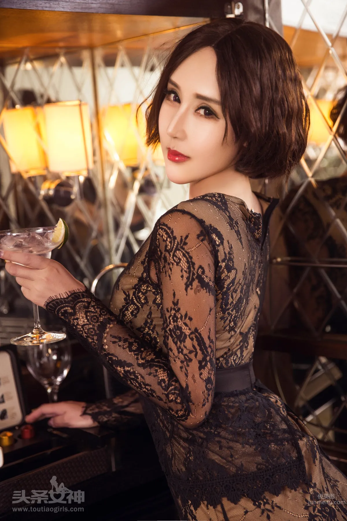 蜜臀美人娜依灵儿 梨涡浅笑媚态浮生