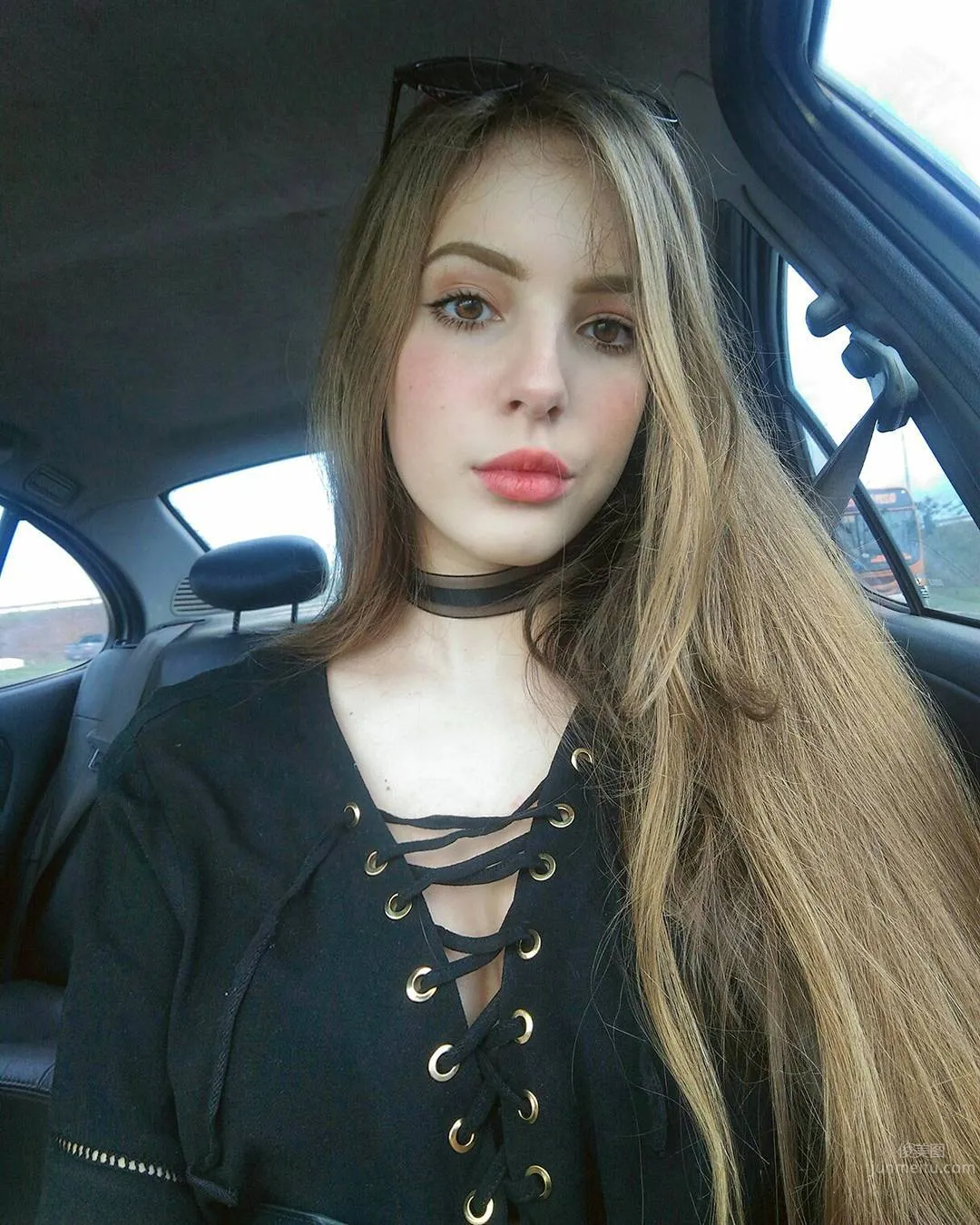 巴西少女Jhulia Pimentel 青涩面容火辣身材