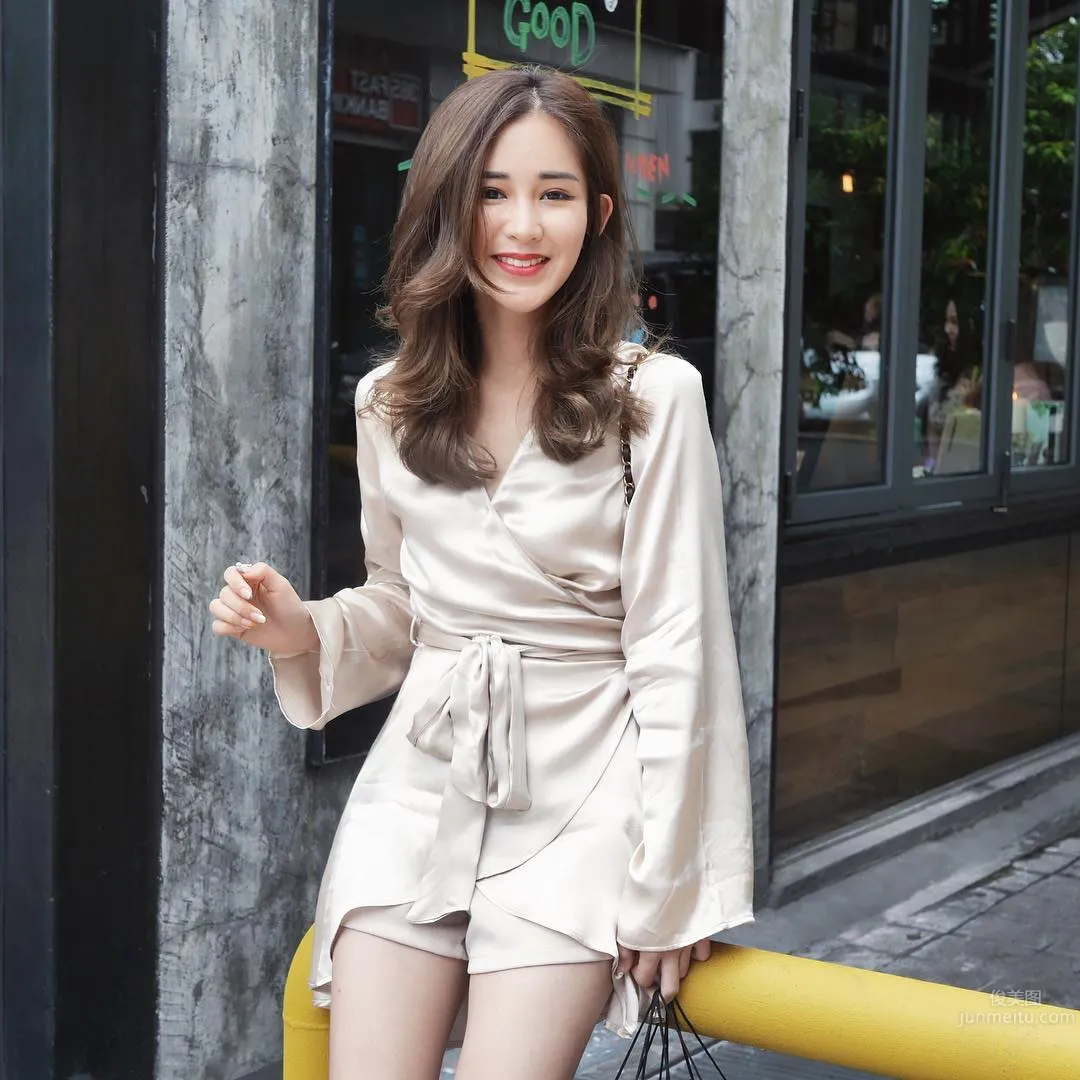 槟城女神Chloe Leong，极品高颜值私房照