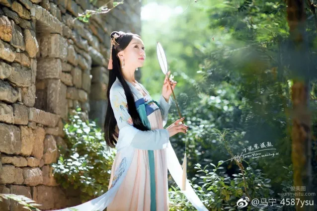 古典美人Audrey如 风姿卓越十里桃花
