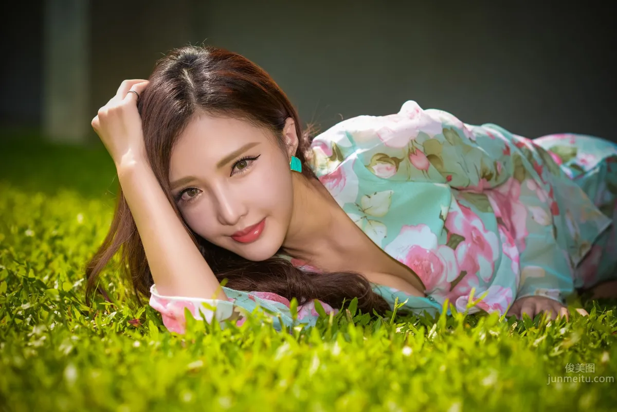 赵芸- 成熟女人户外写真系列五