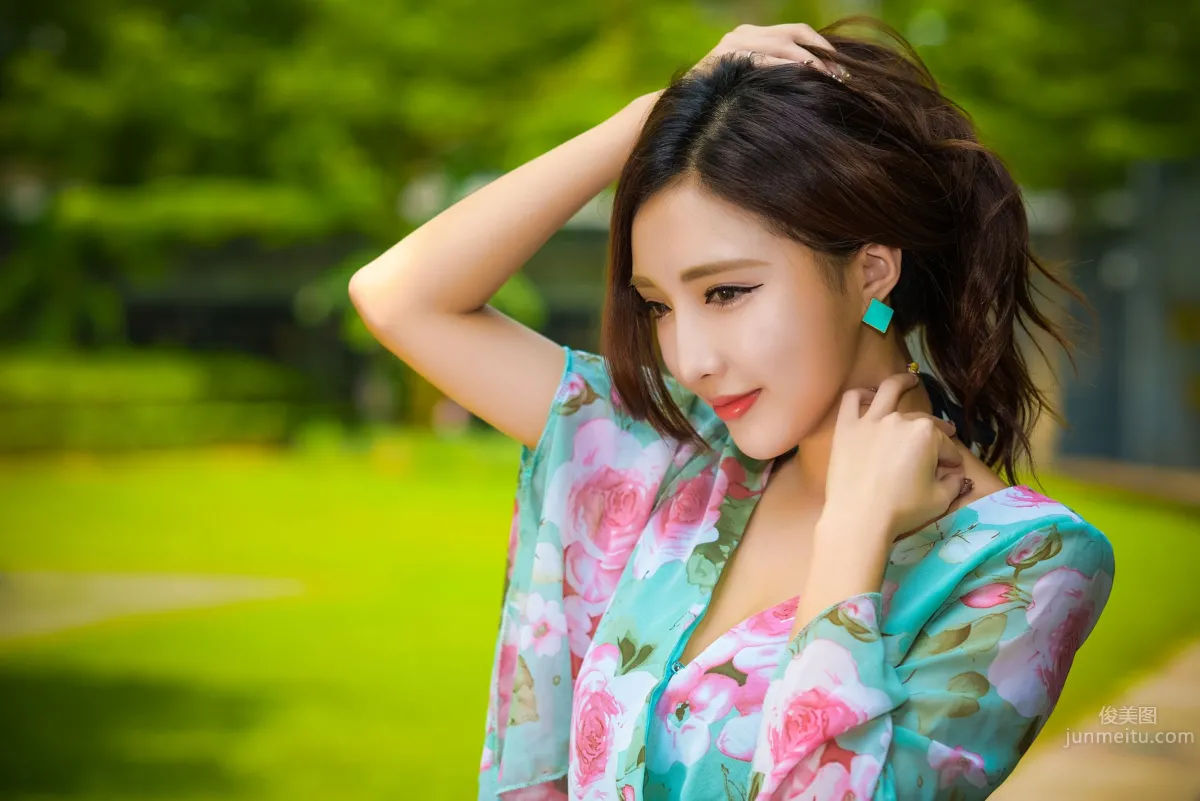 赵芸- 成熟女人户外写真系列五