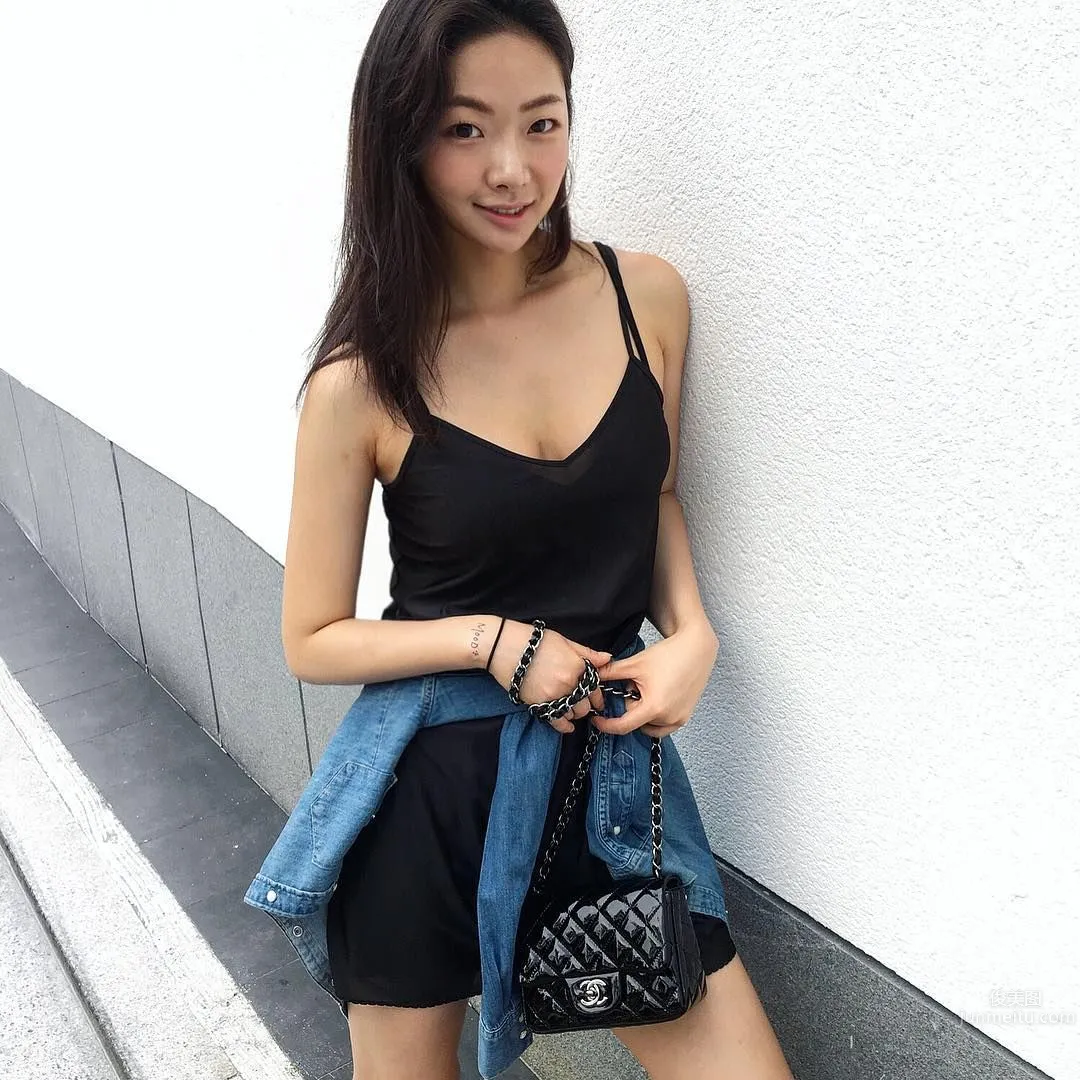 晨运女郎으네무드 超短裤与圆润翘臀