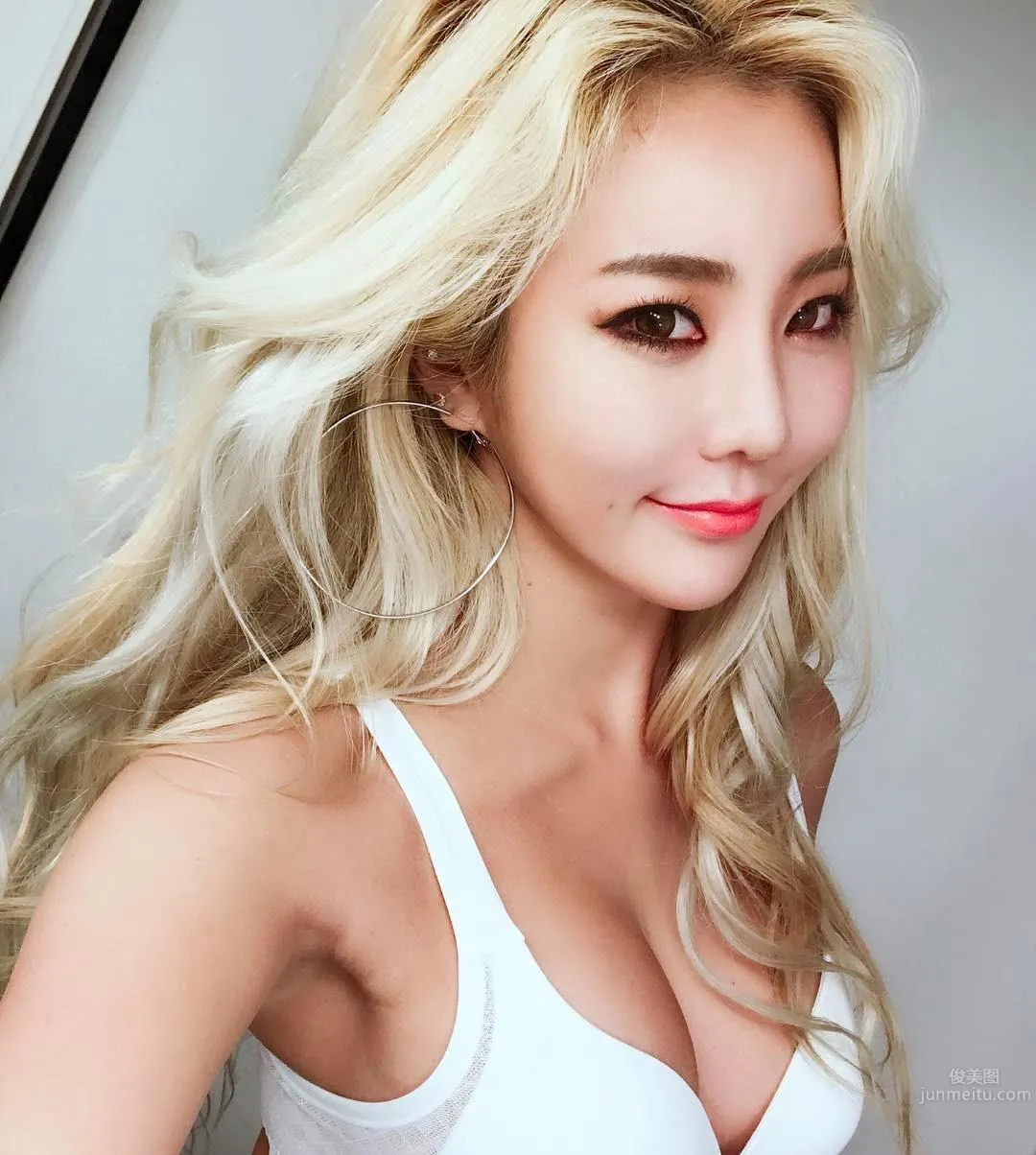 韩国举牌女郎Lee Bom Yi非主流私房照