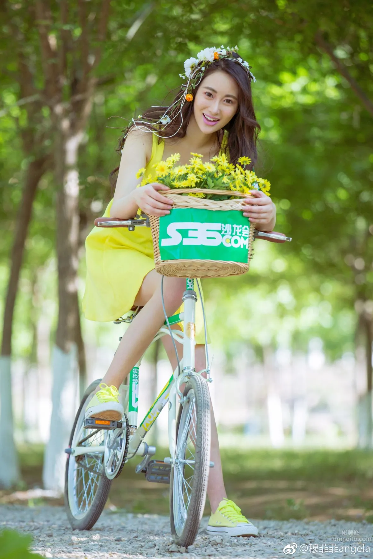 黄杉美女穆菲菲 清爽户外写真美图