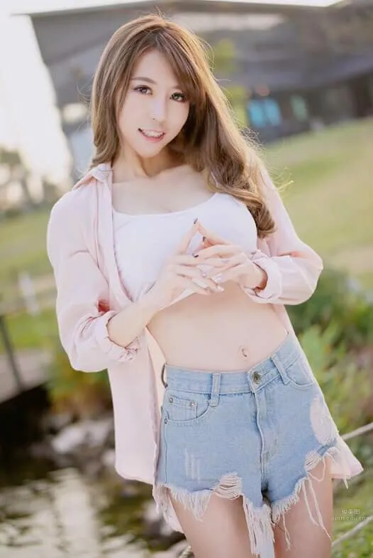 中泰混血儿雨葳Bella 五官精致皮肤白皙