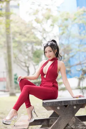 赵芸- 成熟女人写真之深红开胸长裙