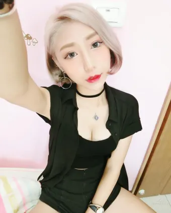 一字马女神！体操选手涂卉妮展现优雅身段