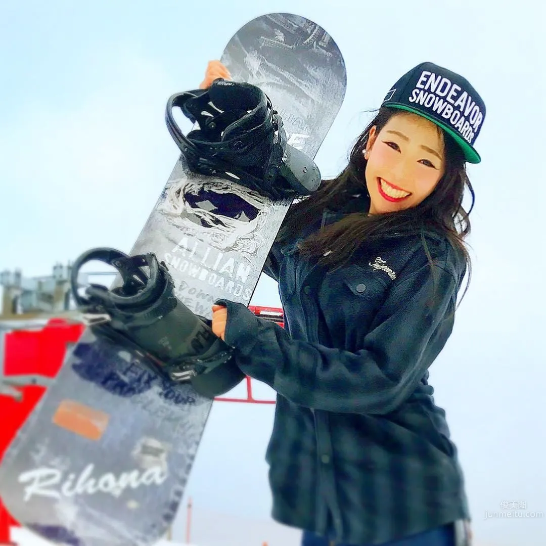 上山又下海！运动正妹りほ紧身衣好迷人