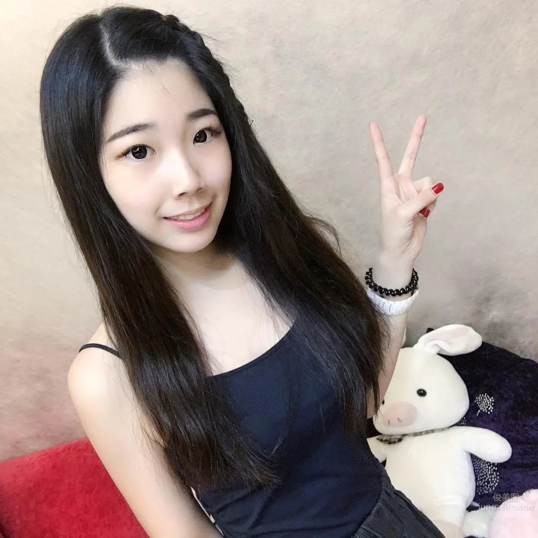 台湾女主播廖子萱 舞蹈系软妹身材好