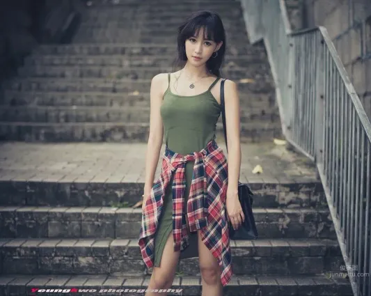 香港DJ樂宜LokYii 抢眼深沟辣到蹦出来