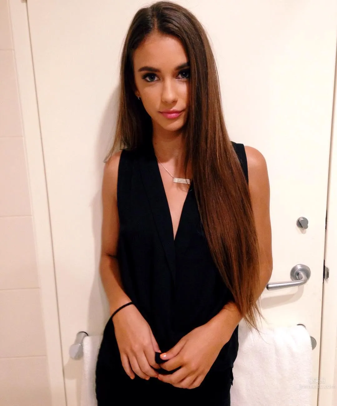 澳洲天使级正妹「Renee Herbert」美颜私房照