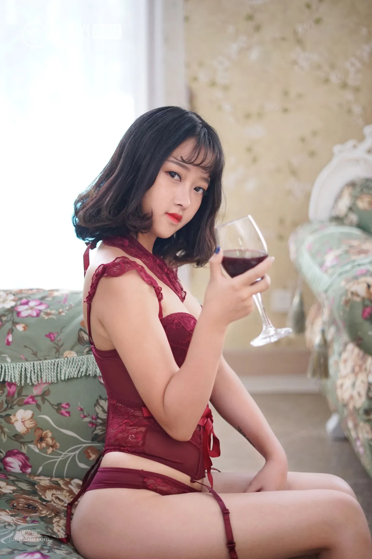 王小淼- [YALAYI雅拉伊] Y025《醉在红酒杯里》