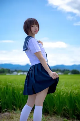 九重はる- 水手服美少女让人眼前一亮