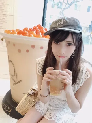 超甜美Coser「JILL」卸下浓妆是个萌妹子