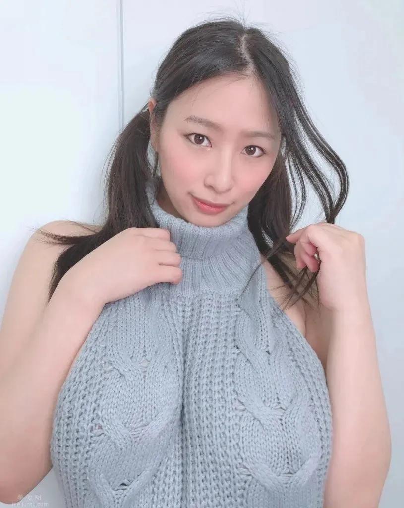 春菜花：XXX大无脑，主动送上门的“K号车灯”傻白甜，少见的丰满美女