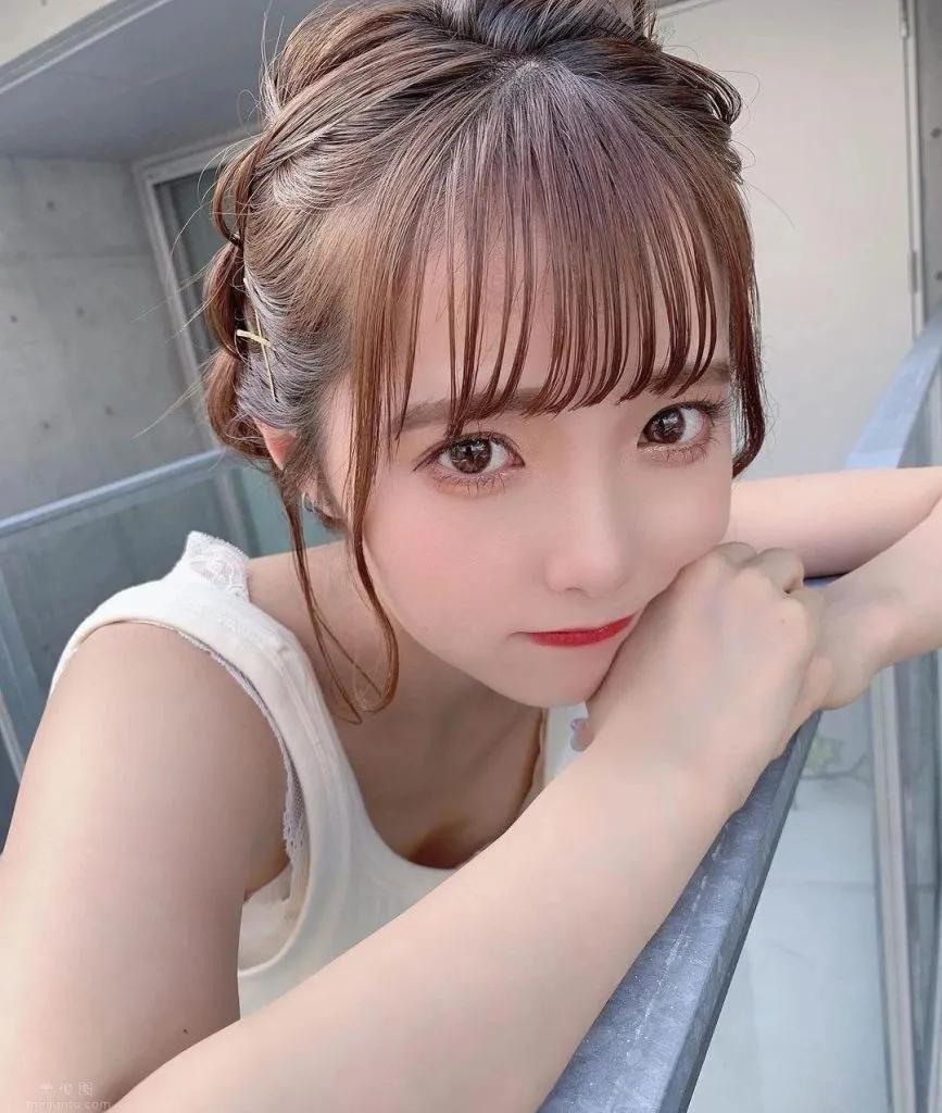 宽松男友风，散发甜美慵懒气质，可爱到爆的樱花妹子福山梨乃