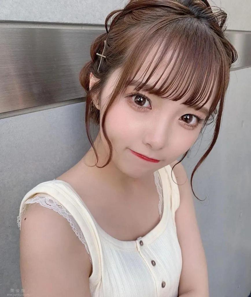 宽松男友风，散发甜美慵懒气质，可爱到爆的樱花妹子福山梨乃